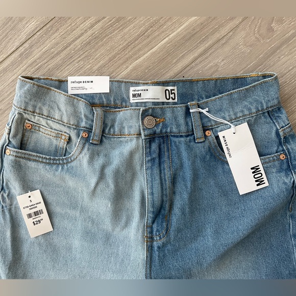 NWT - Two-Tone Vintage High Rise Mom Jean - Picture 3 of 3